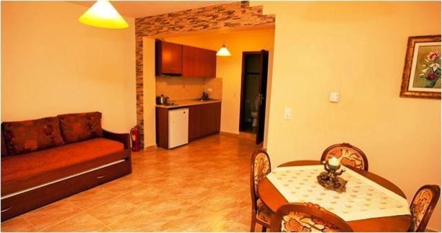 Apartments Giota Chrysi Ammoudia Habitación foto